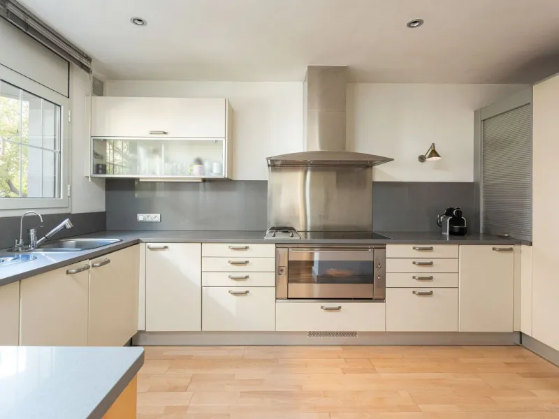 Family Home with 4 Bedrooms in Esplugues de Llobregat, Barcelona