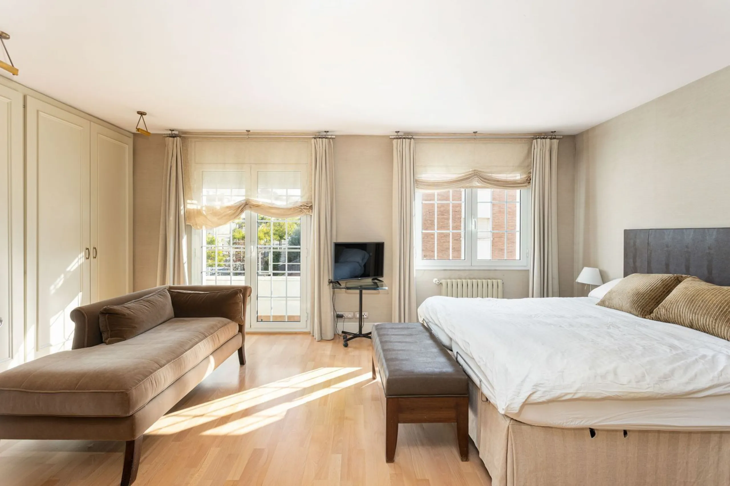 Family Home with 4 Bedrooms in Esplugues de Llobregat, Barcelona