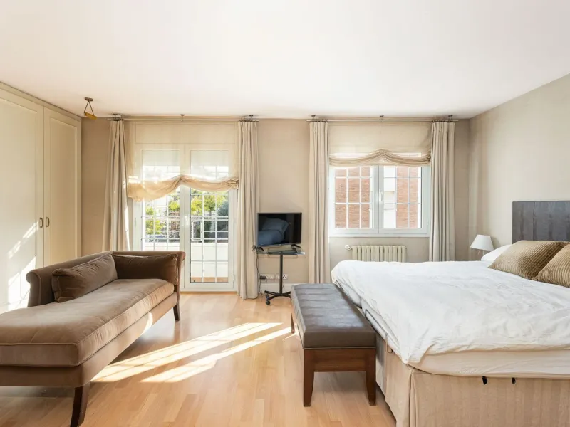 Family Home with 4 Bedrooms in Esplugues de Llobregat, Barcelona