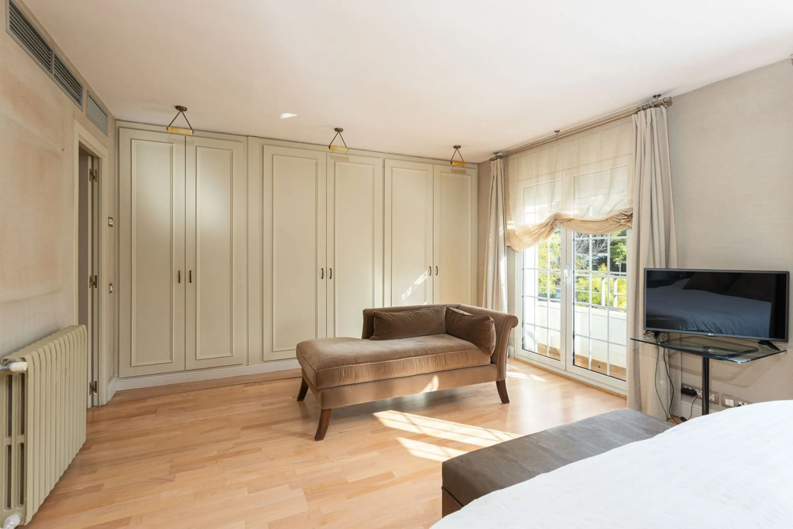 Family Home with 4 Bedrooms in Esplugues de Llobregat, Barcelona