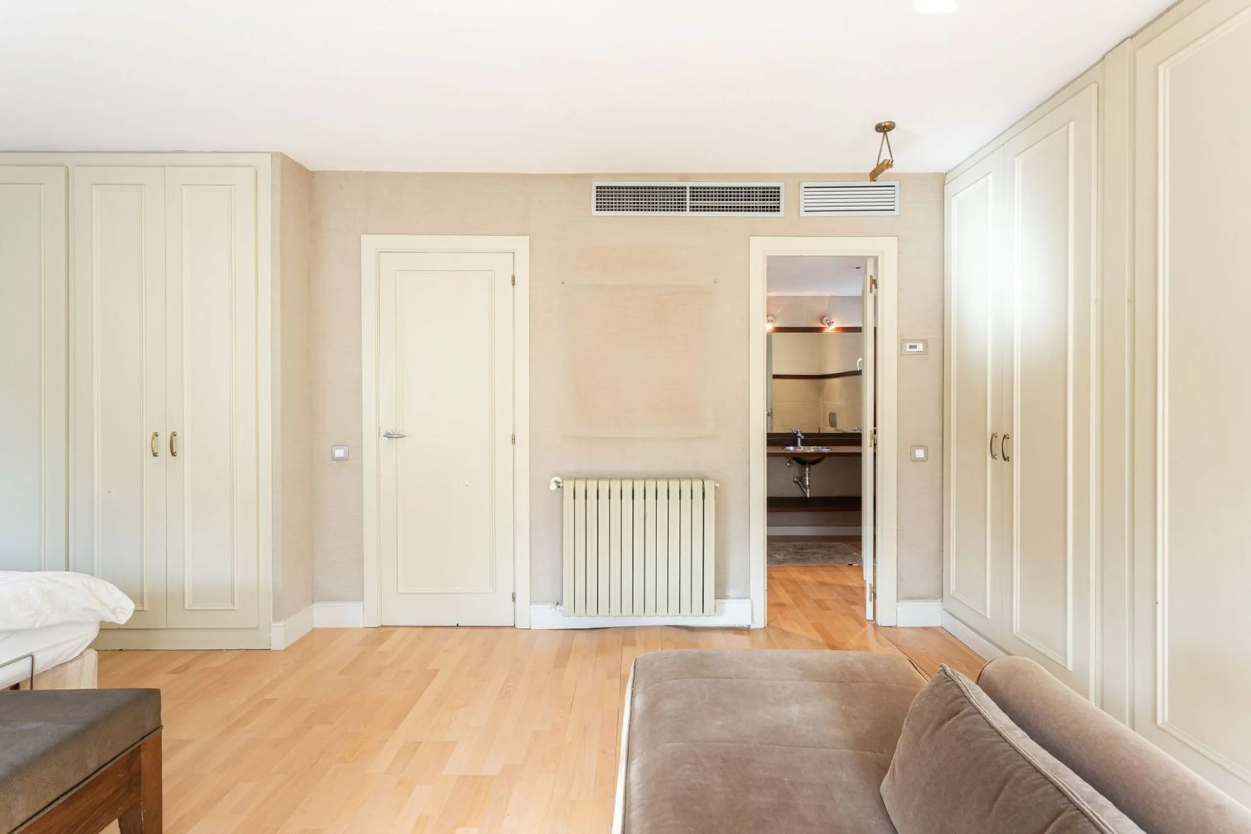 Family Home with 4 Bedrooms in Esplugues de Llobregat, Barcelona