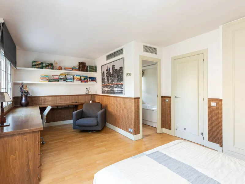 Family Home with 4 Bedrooms in Esplugues de Llobregat, Barcelona