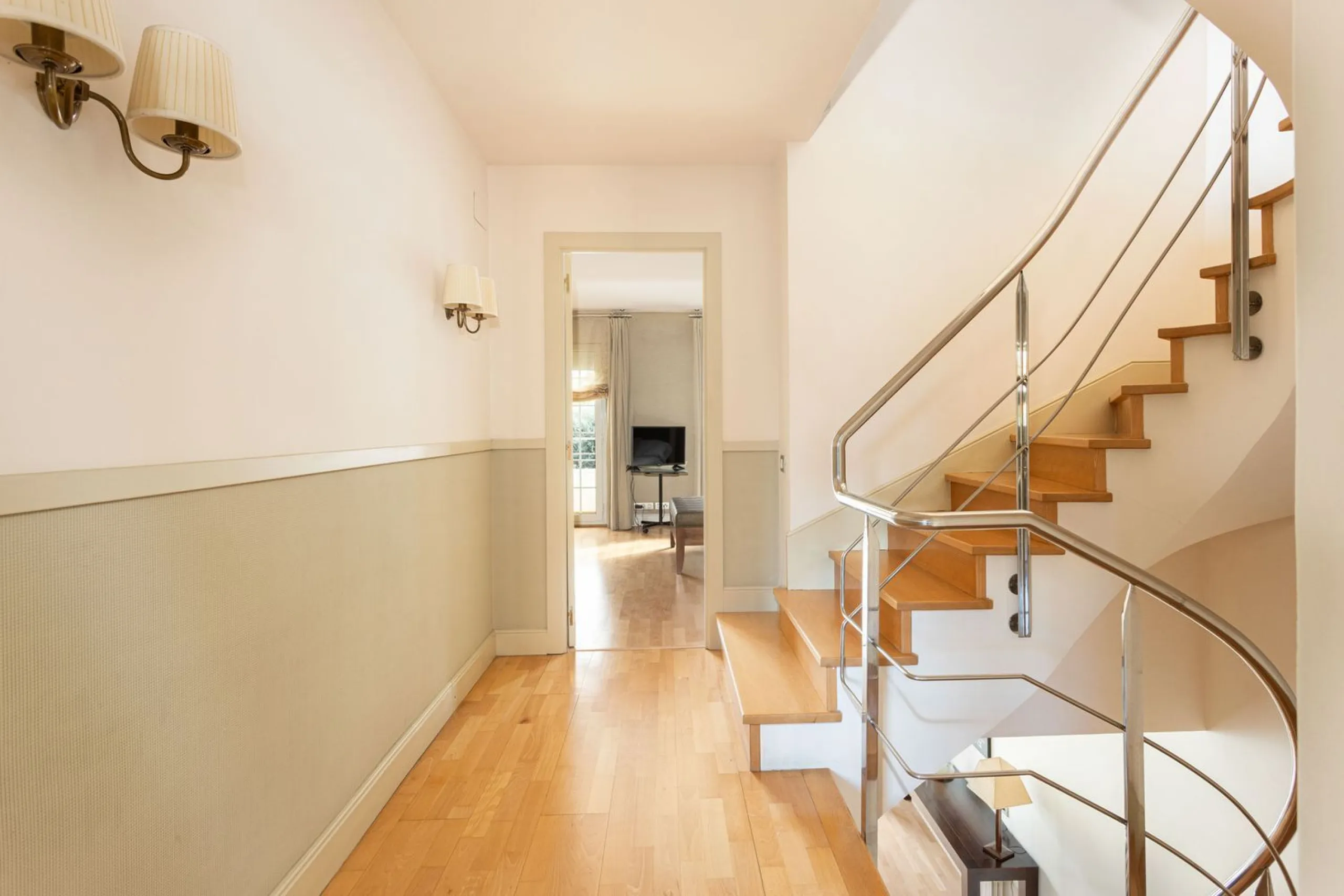 Family Home with 4 Bedrooms in Esplugues de Llobregat, Barcelona