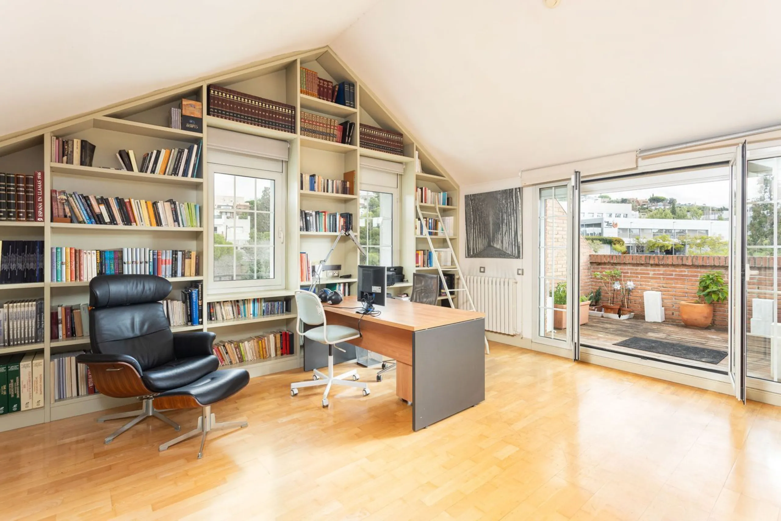 Family Home with 4 Bedrooms in Esplugues de Llobregat, Barcelona