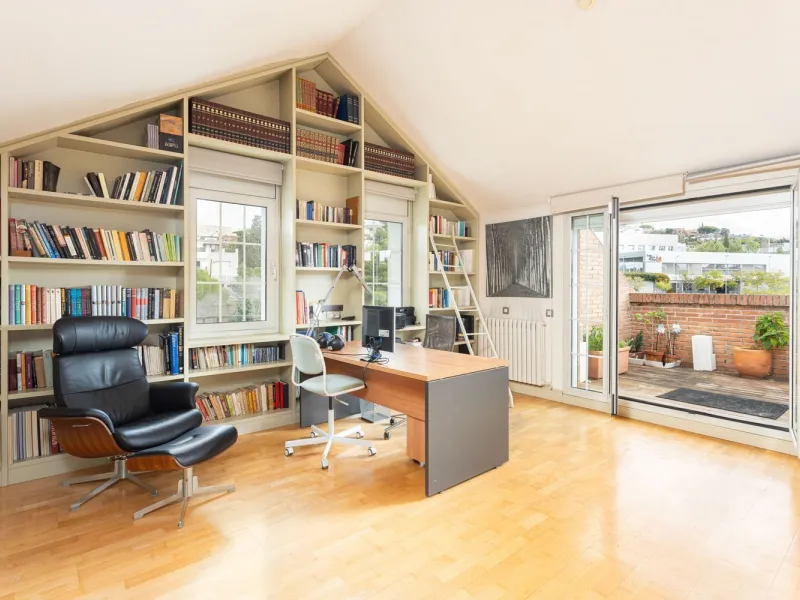 Family Home with 4 Bedrooms in Esplugues de Llobregat, Barcelona