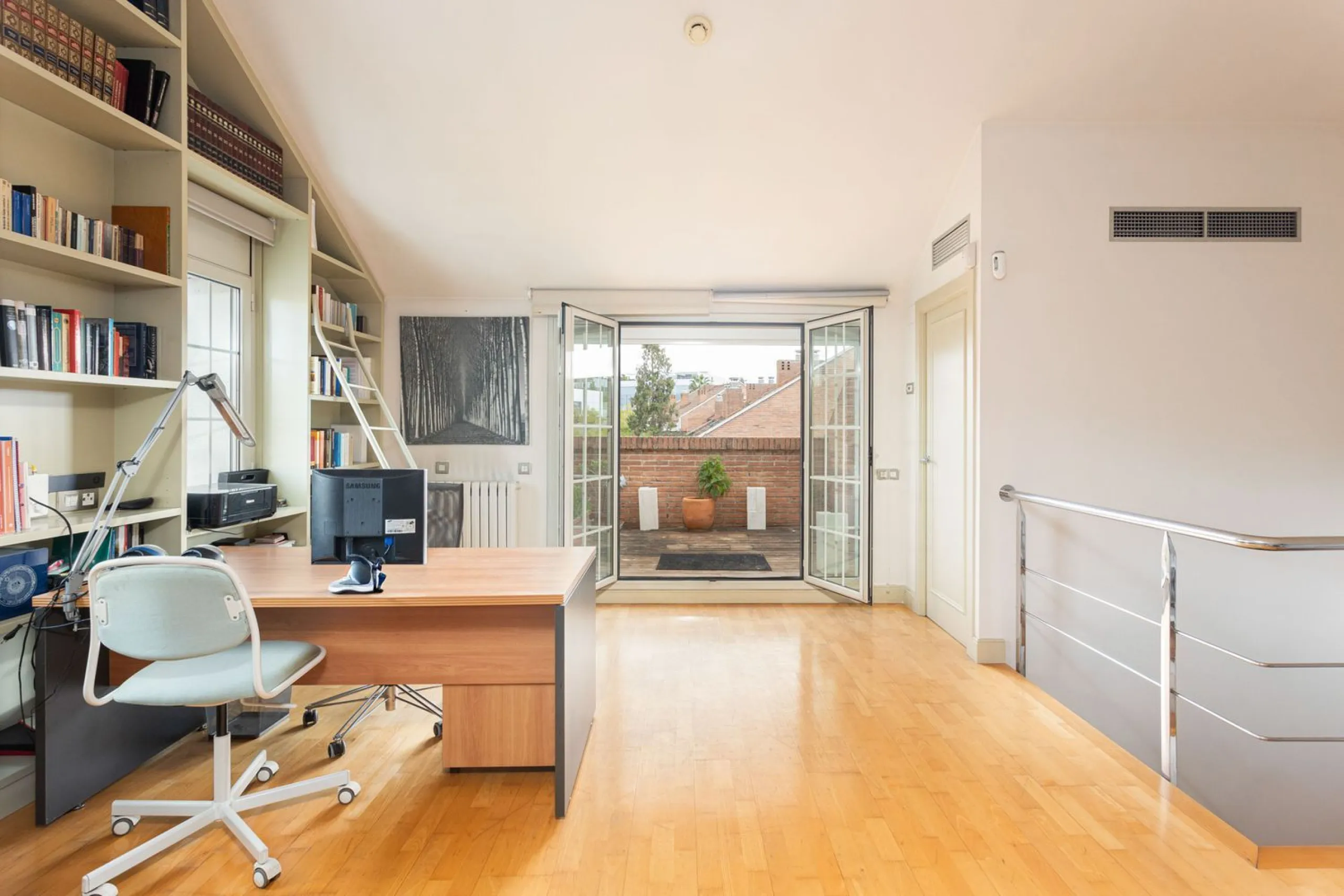 Family Home with 4 Bedrooms in Esplugues de Llobregat, Barcelona