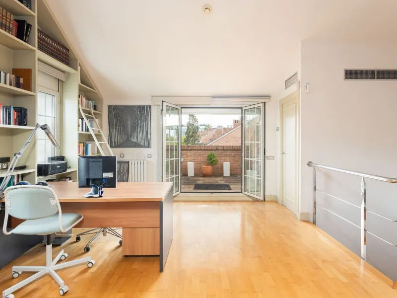 Family Home with 4 Bedrooms in Esplugues de Llobregat, Barcelona