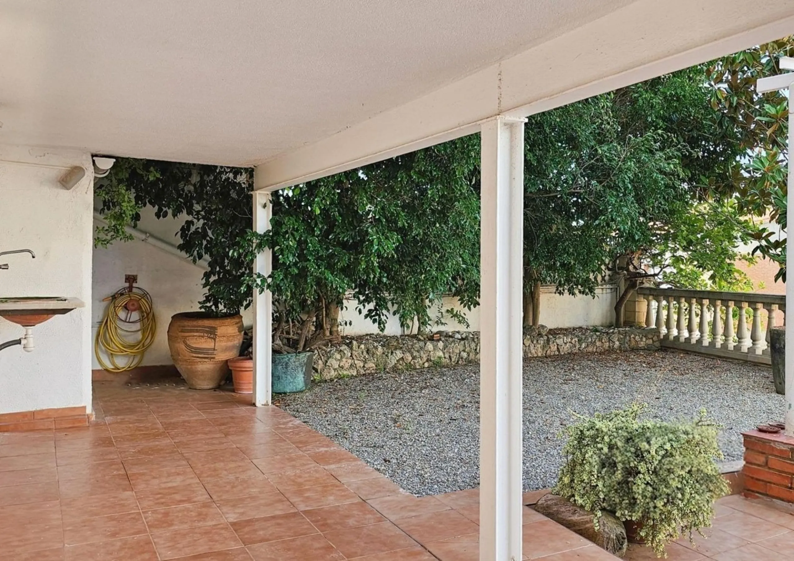 Modern House with Private Garden in Esplugues de Llobregat, Barcelona