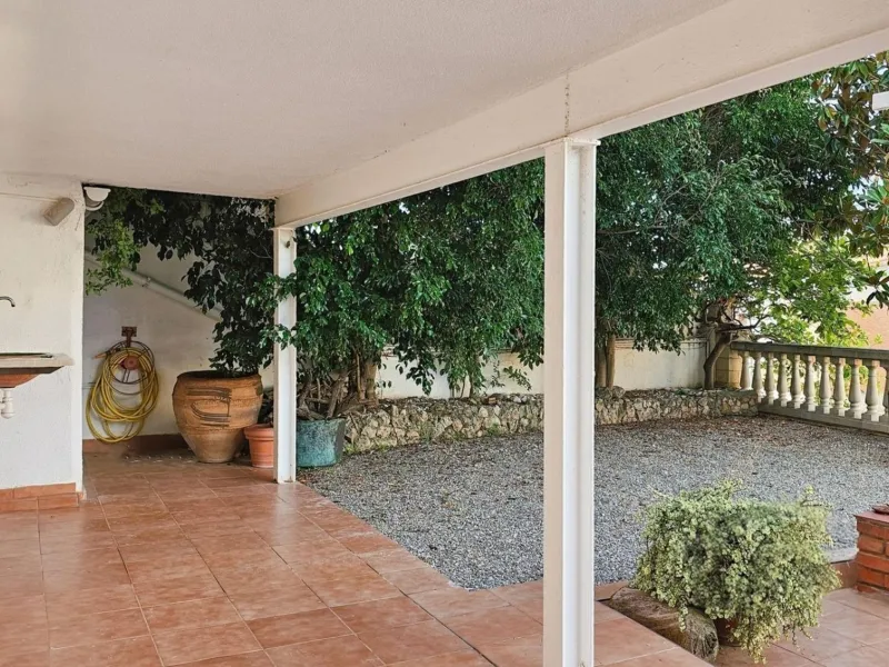 Modern House with Private Garden in Esplugues de Llobregat, Barcelona