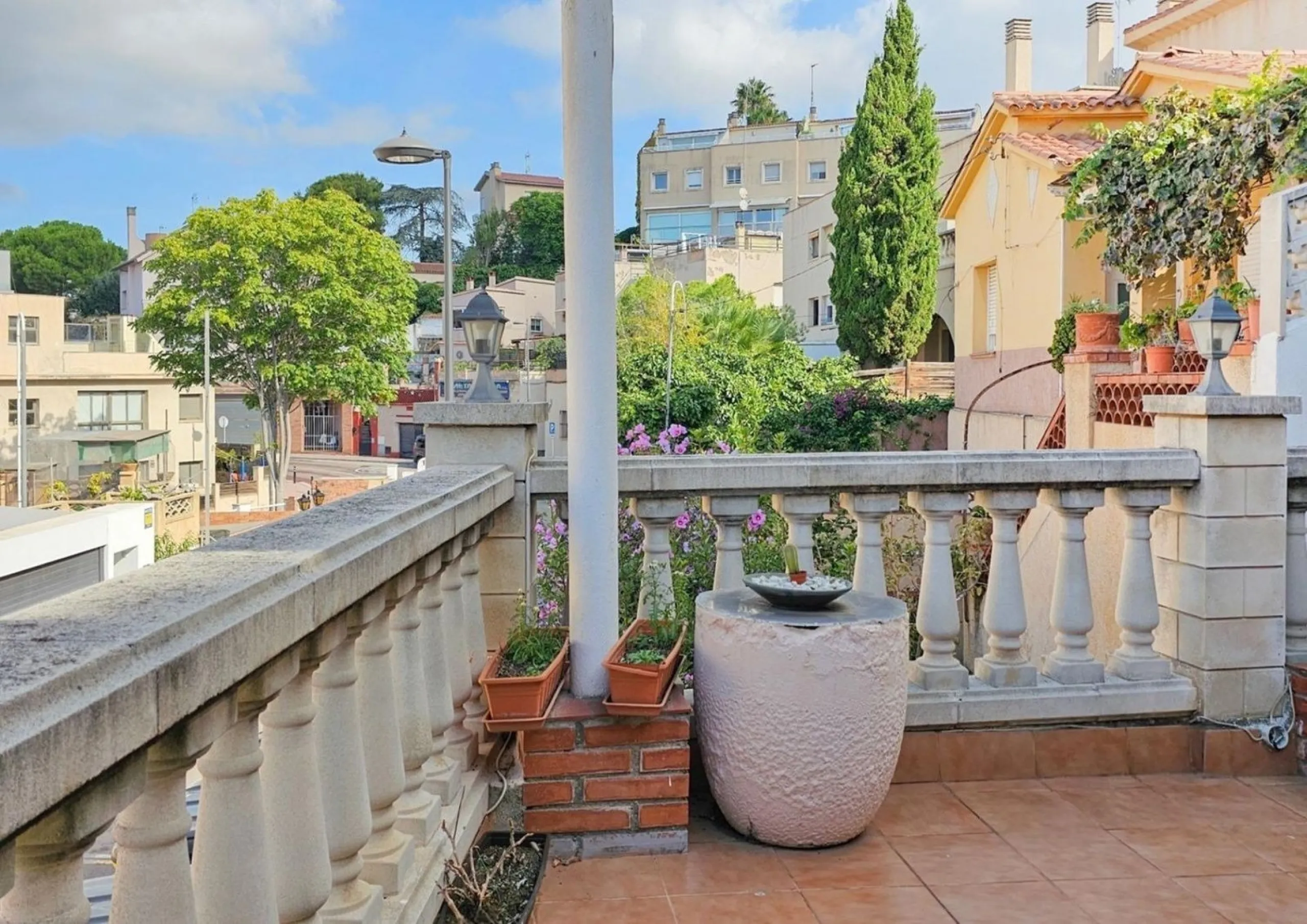Modern House with Private Garden in Esplugues de Llobregat, Barcelona