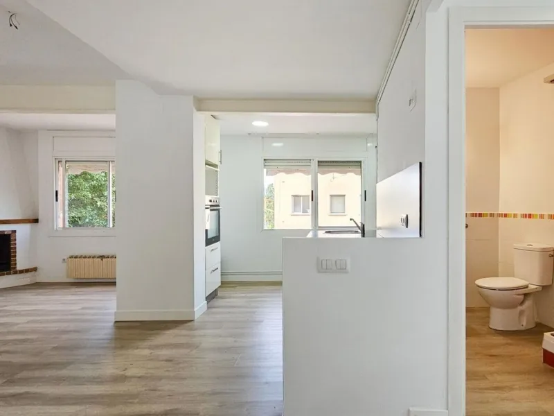Modern House with Private Garden in Esplugues de Llobregat, Barcelona