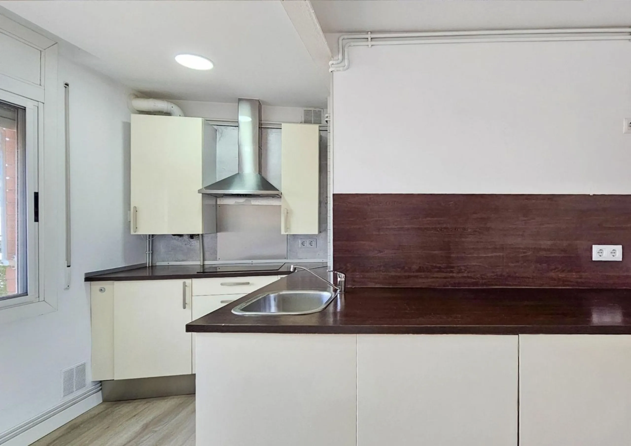 Modern House with Private Garden in Esplugues de Llobregat, Barcelona