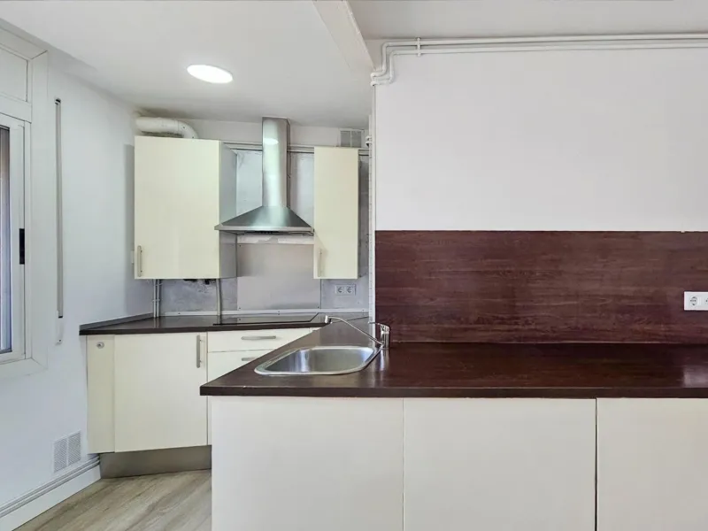 Modern House with Private Garden in Esplugues de Llobregat, Barcelona