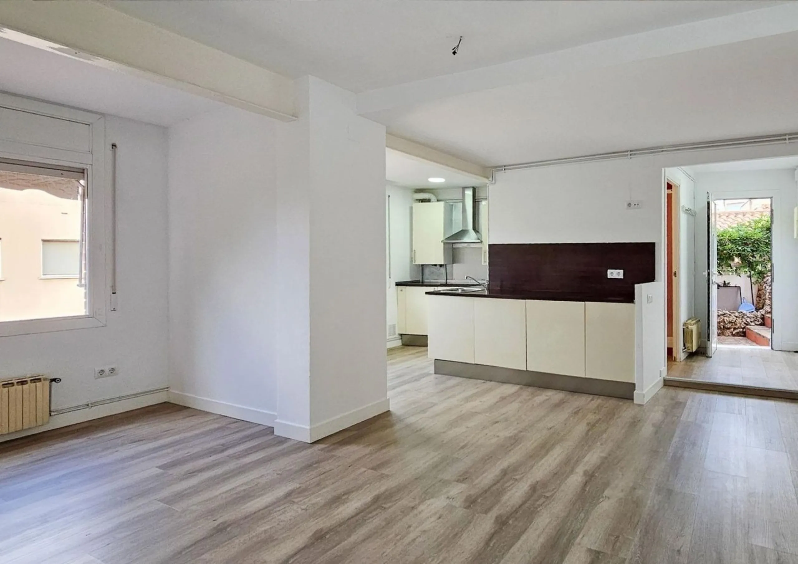 Modern House with Private Garden in Esplugues de Llobregat, Barcelona
