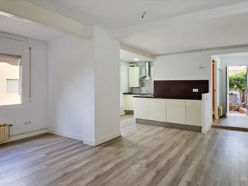 Modern House with Private Garden in Esplugues de Llobregat, Barcelona