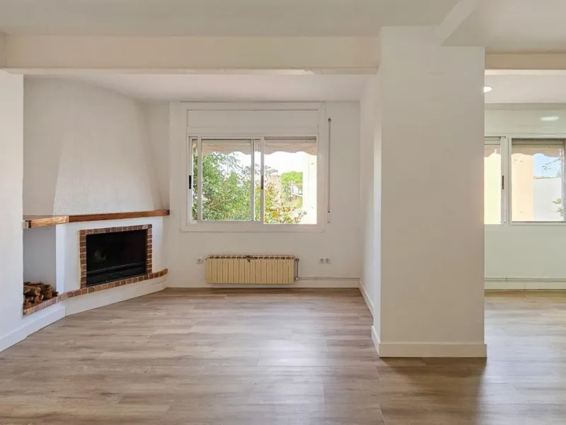 Modern House with Private Garden in Esplugues de Llobregat, Barcelona