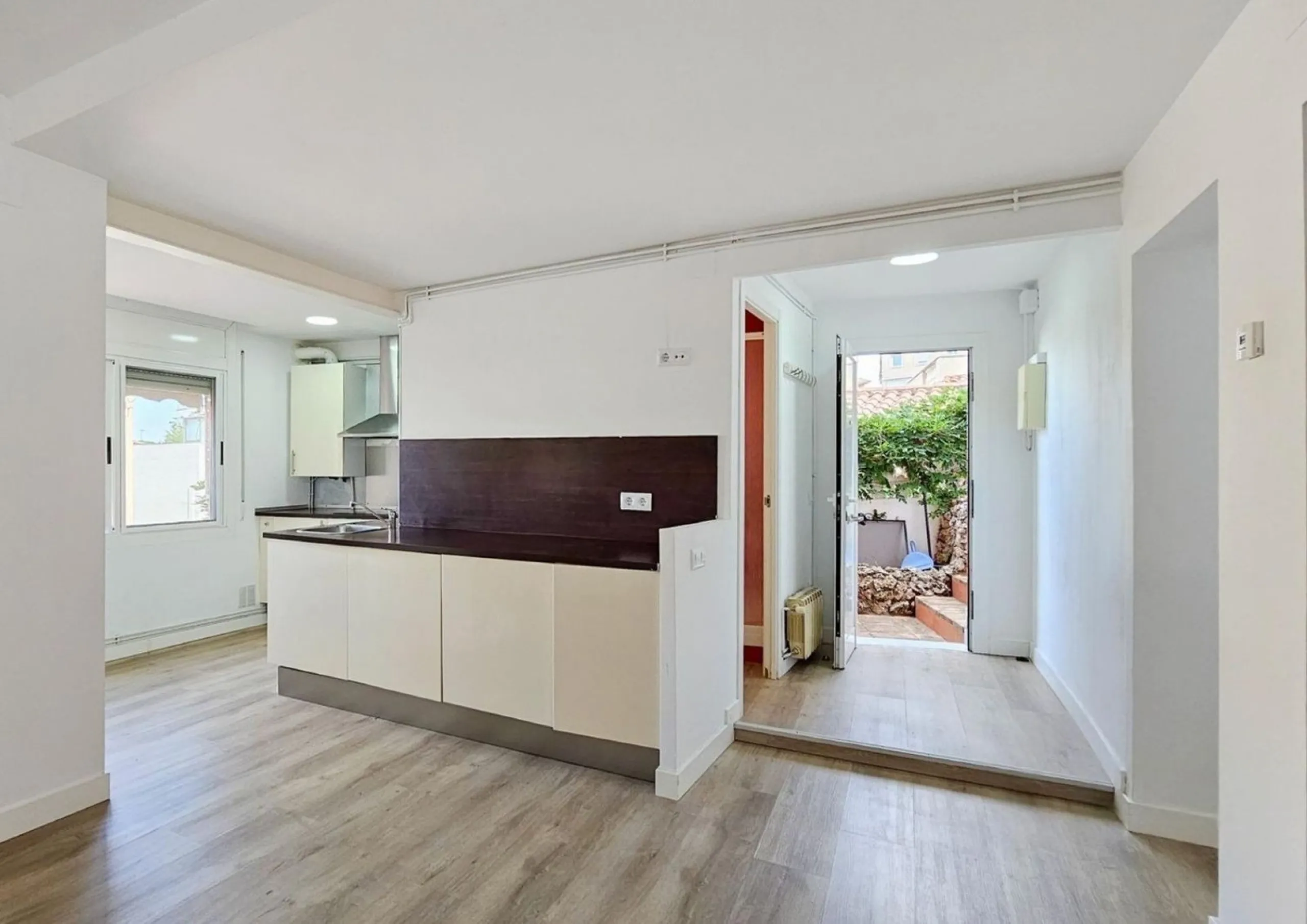 Modern House with Private Garden in Esplugues de Llobregat, Barcelona
