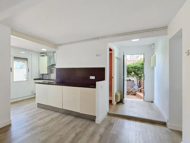 Modern House with Private Garden in Esplugues de Llobregat, Barcelona
