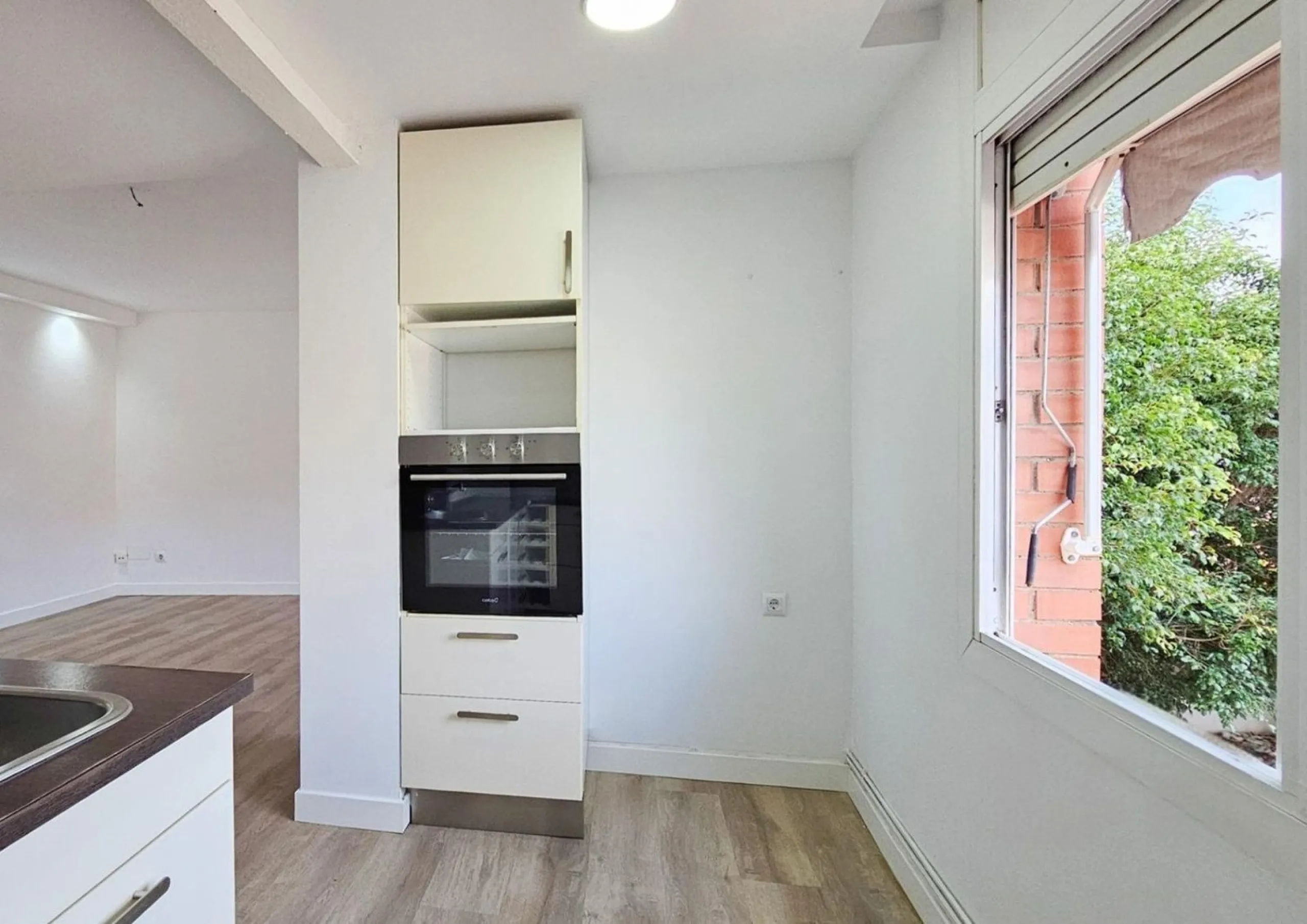 Modern House with Private Garden in Esplugues de Llobregat, Barcelona