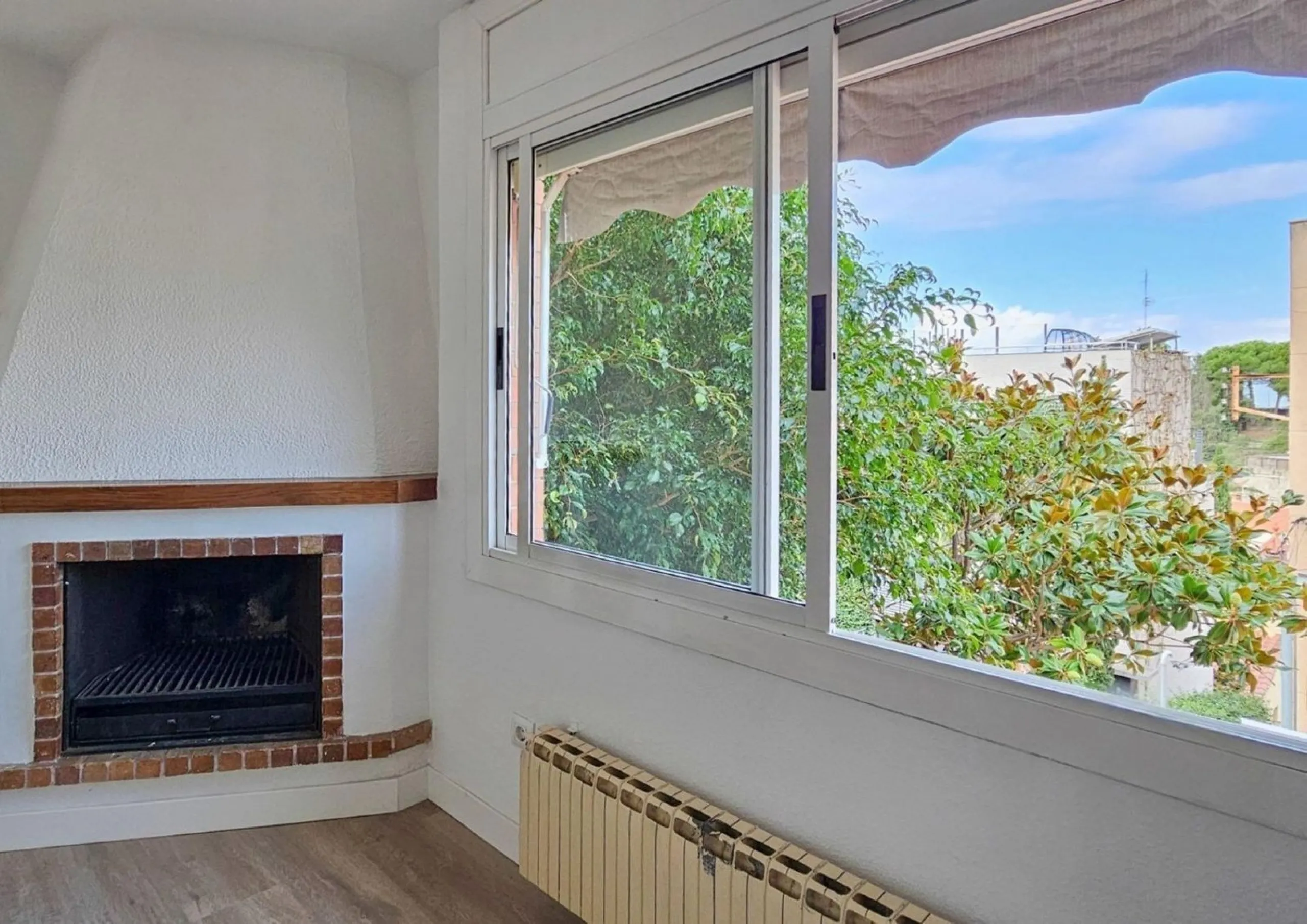 Modern House with Private Garden in Esplugues de Llobregat, Barcelona