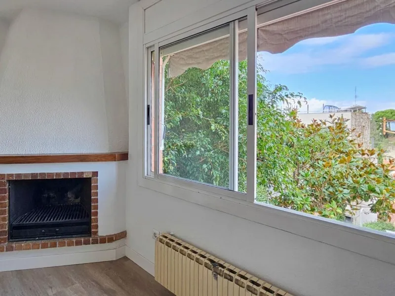 Modern House with Private Garden in Esplugues de Llobregat, Barcelona