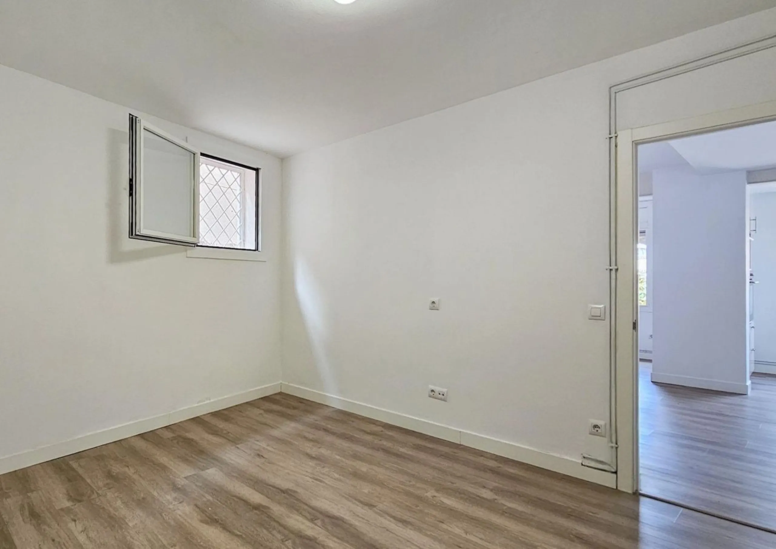 Modern House with Private Garden in Esplugues de Llobregat, Barcelona