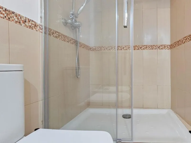 Modern House with Private Garden in Esplugues de Llobregat, Barcelona