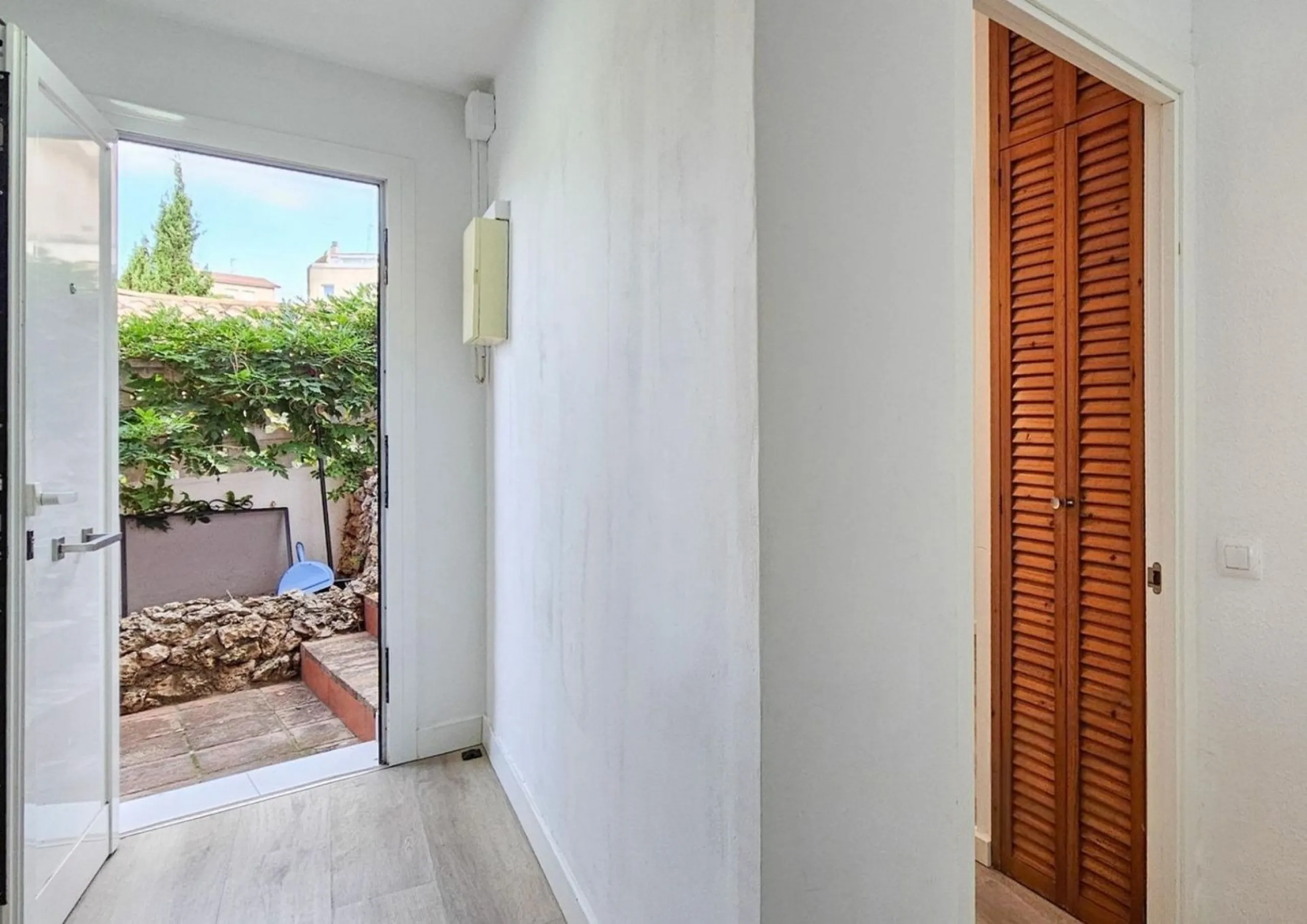 Modern House with Private Garden in Esplugues de Llobregat, Barcelona