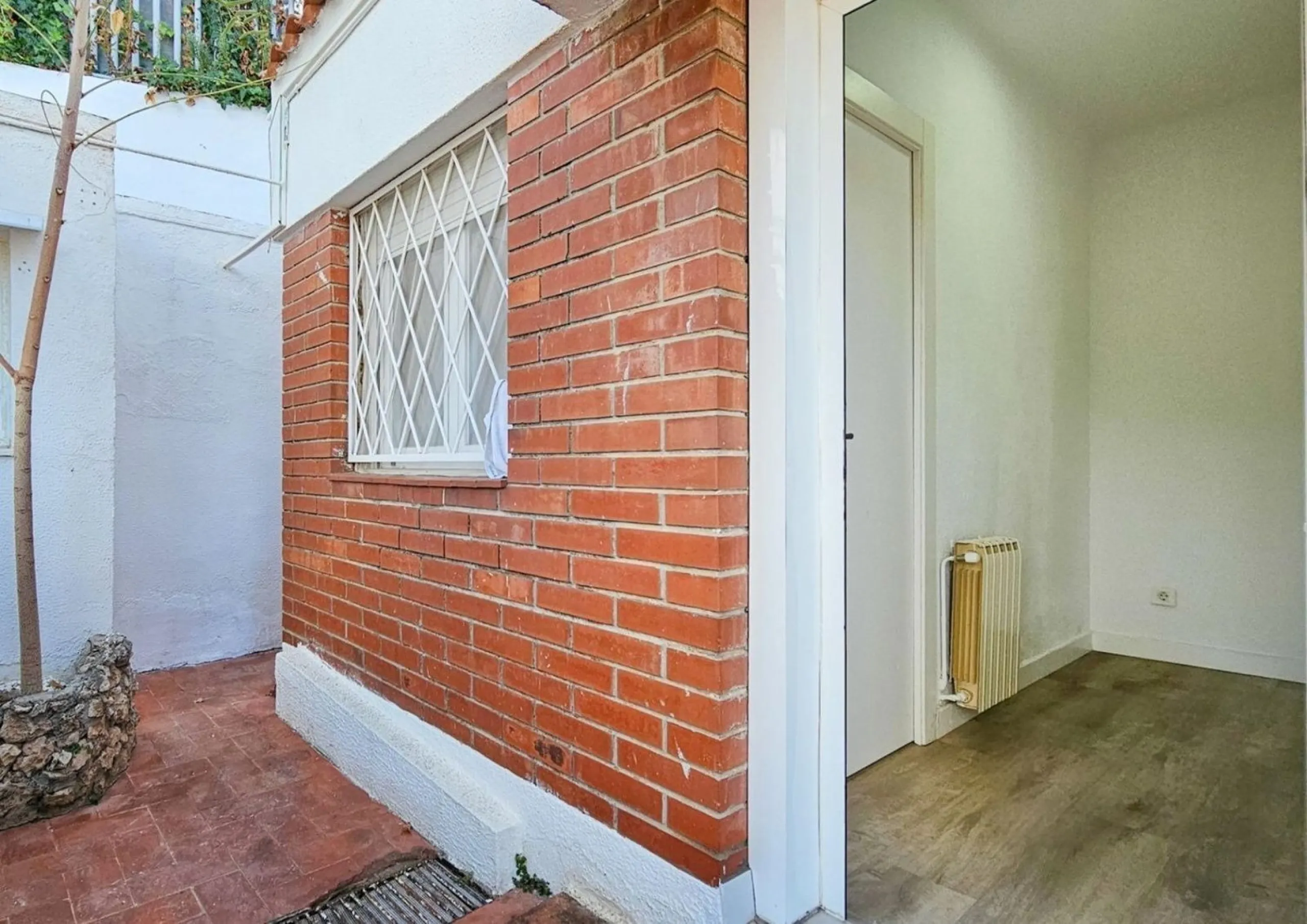 Modern House with Private Garden in Esplugues de Llobregat, Barcelona