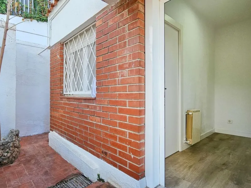 Modern House with Private Garden in Esplugues de Llobregat, Barcelona