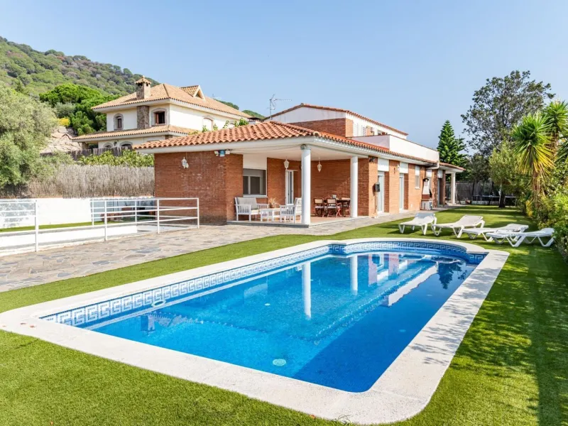 Detached Villa with Sea Views in Argentona, Barcelona