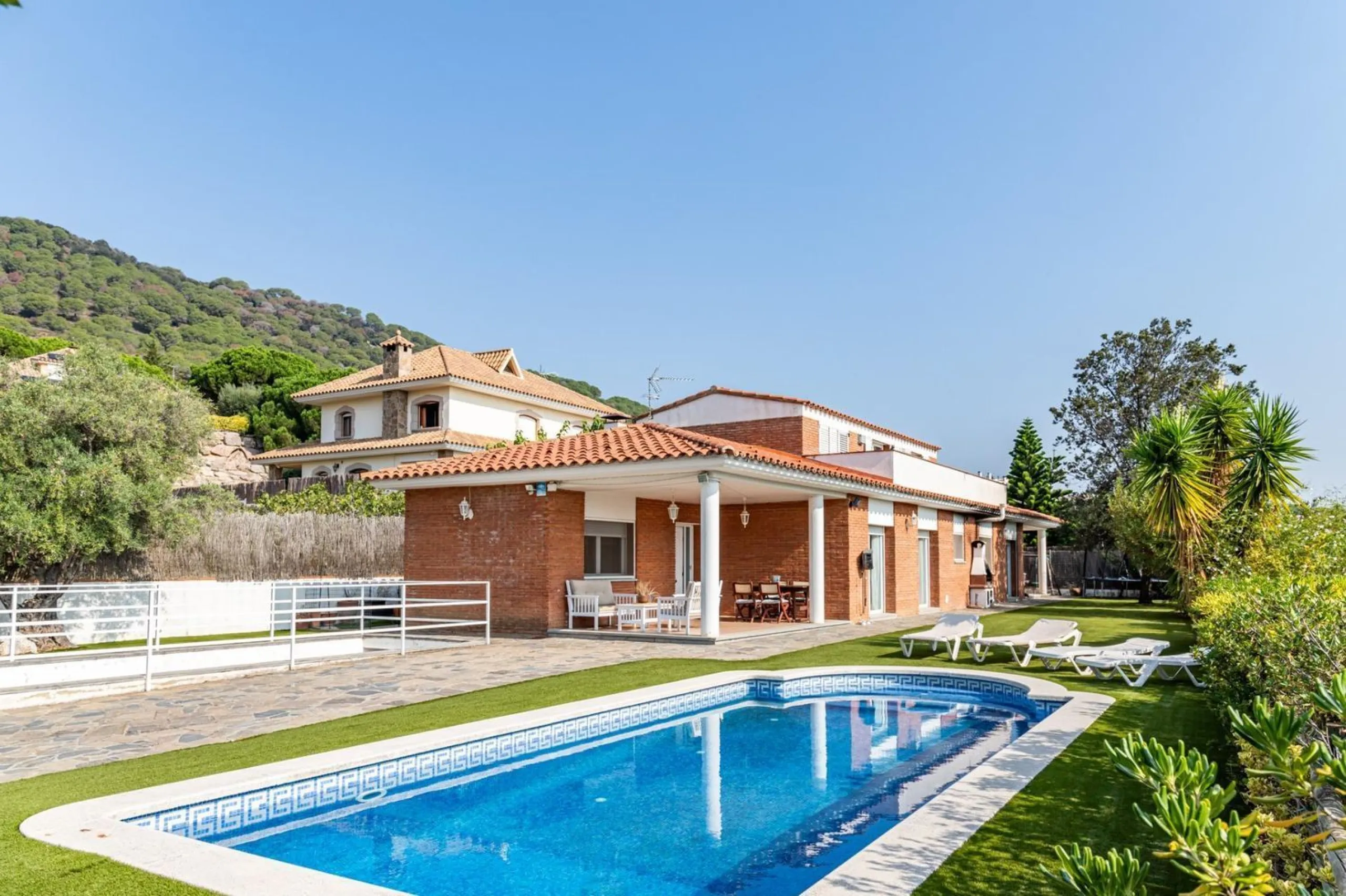Detached Villa with Sea Views in Argentona, Barcelona
