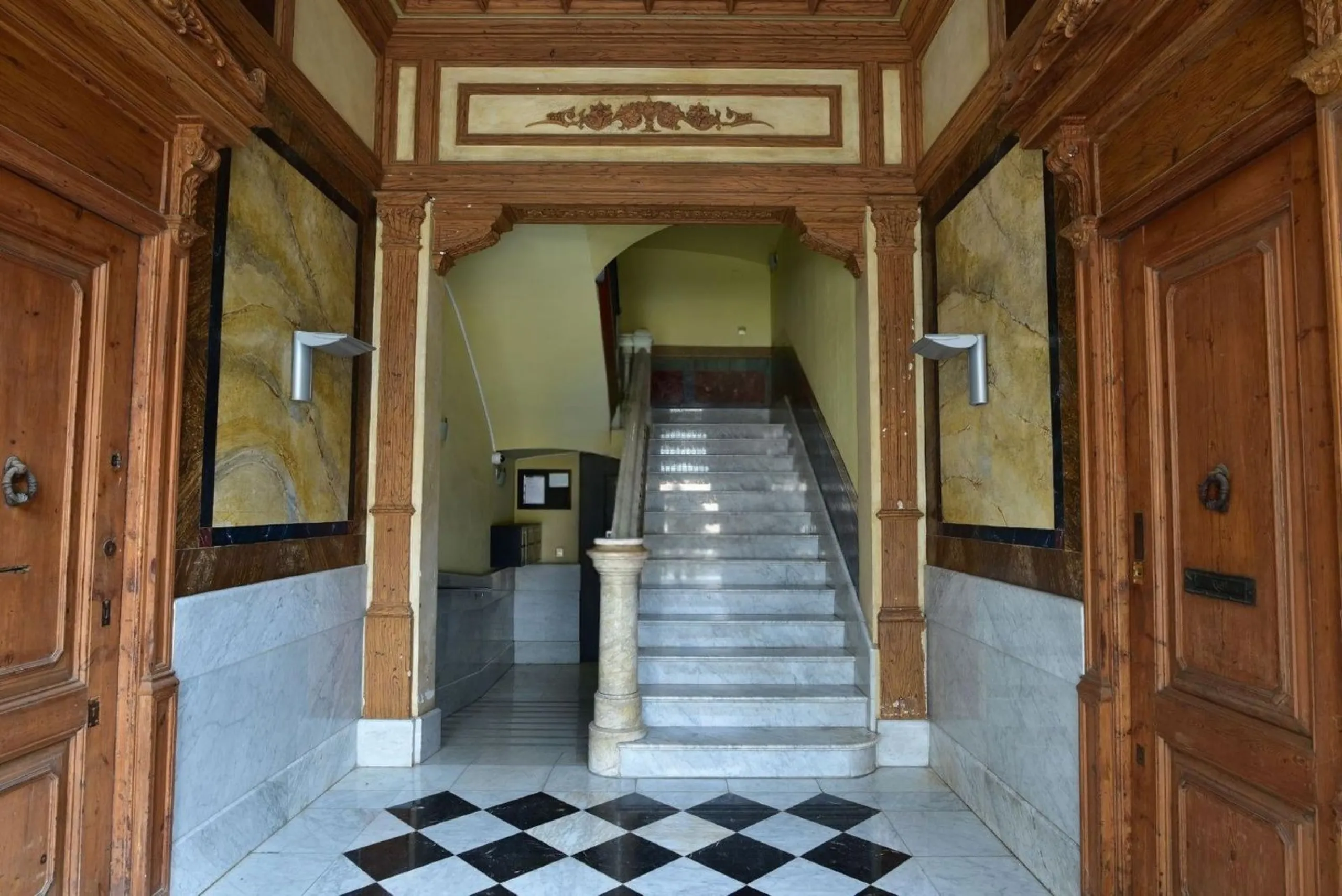587 m² Commercial Premises in Barcelona