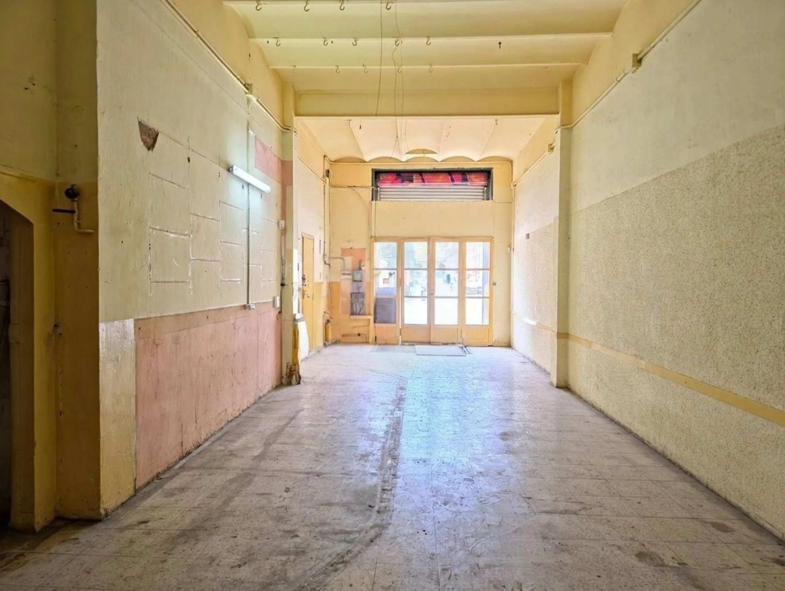 587 m² Commercial Premises in Barcelona