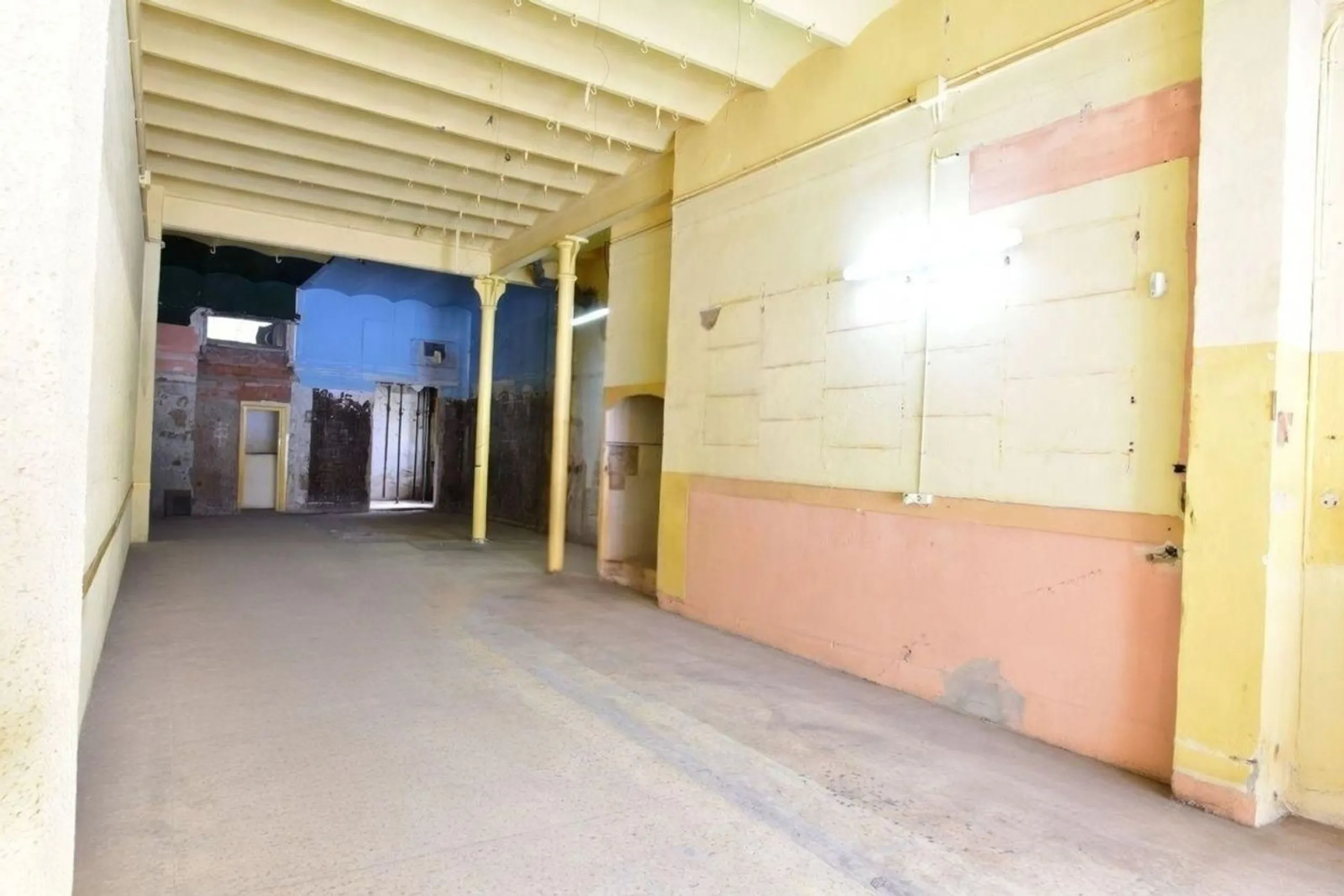587 m² Commercial Premises in Barcelona