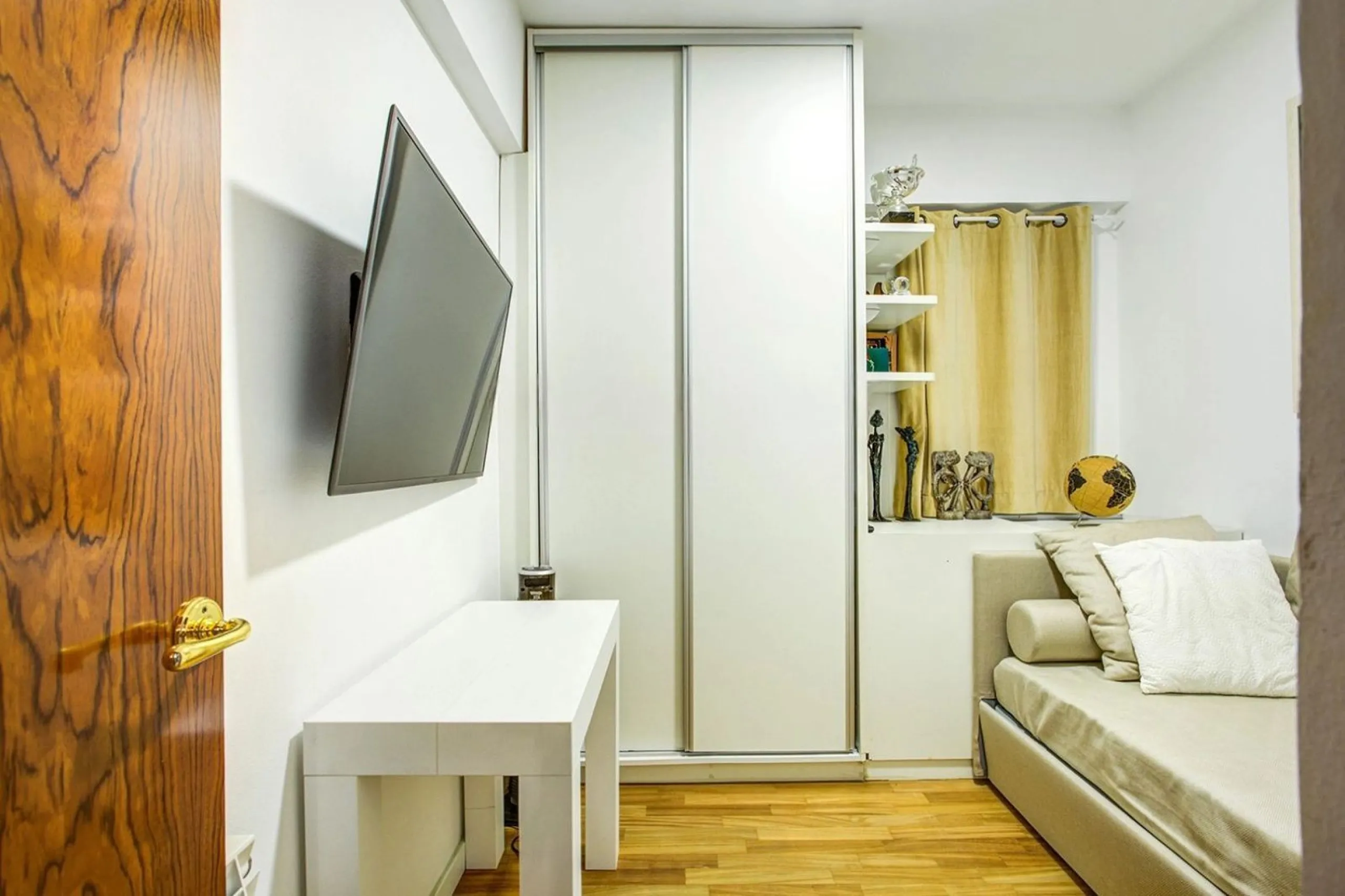 Elegant Renovated Apartment Overlooking Ciutadella Park in Barcelona