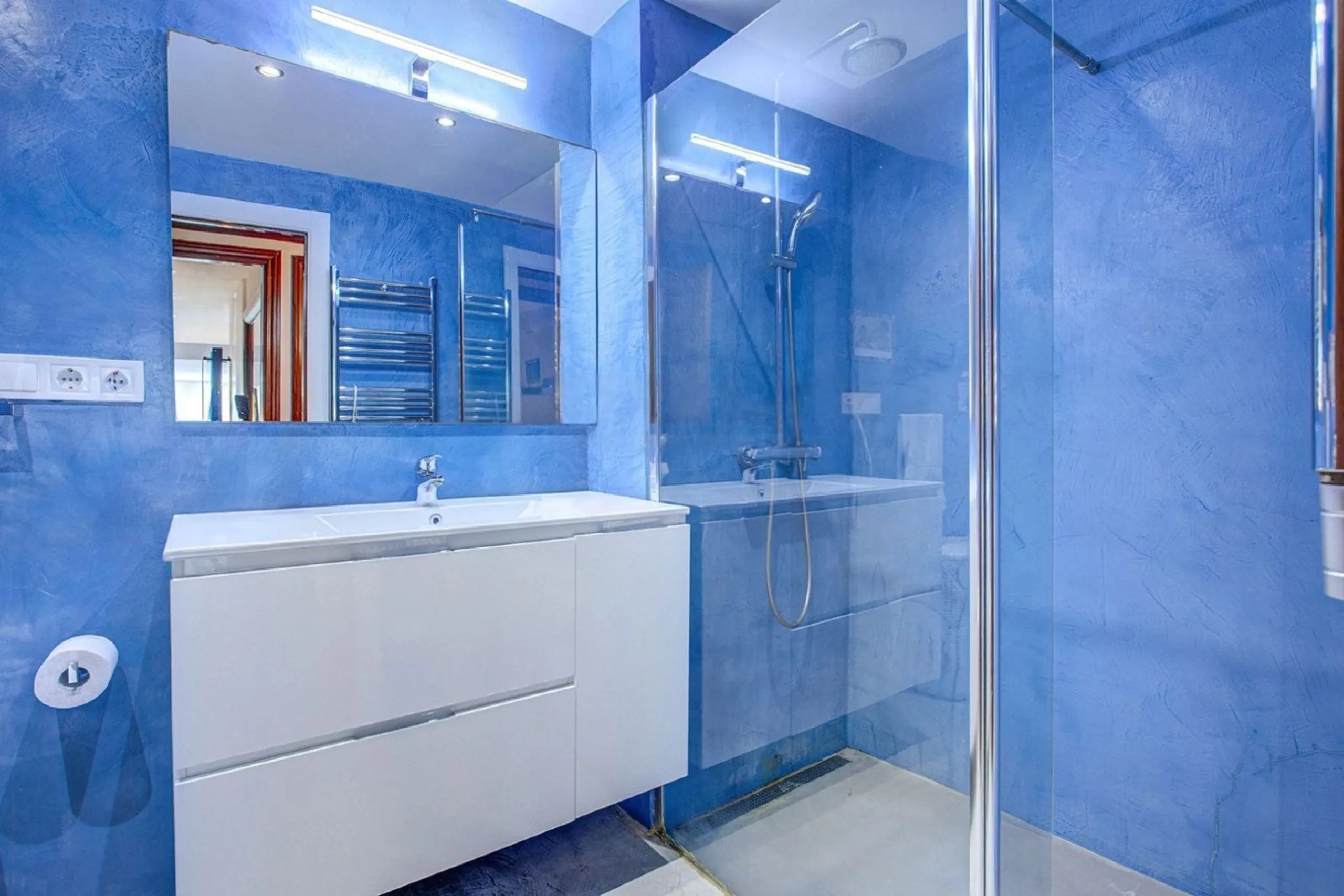 Elegant Renovated Apartment Overlooking Ciutadella Park in Barcelona