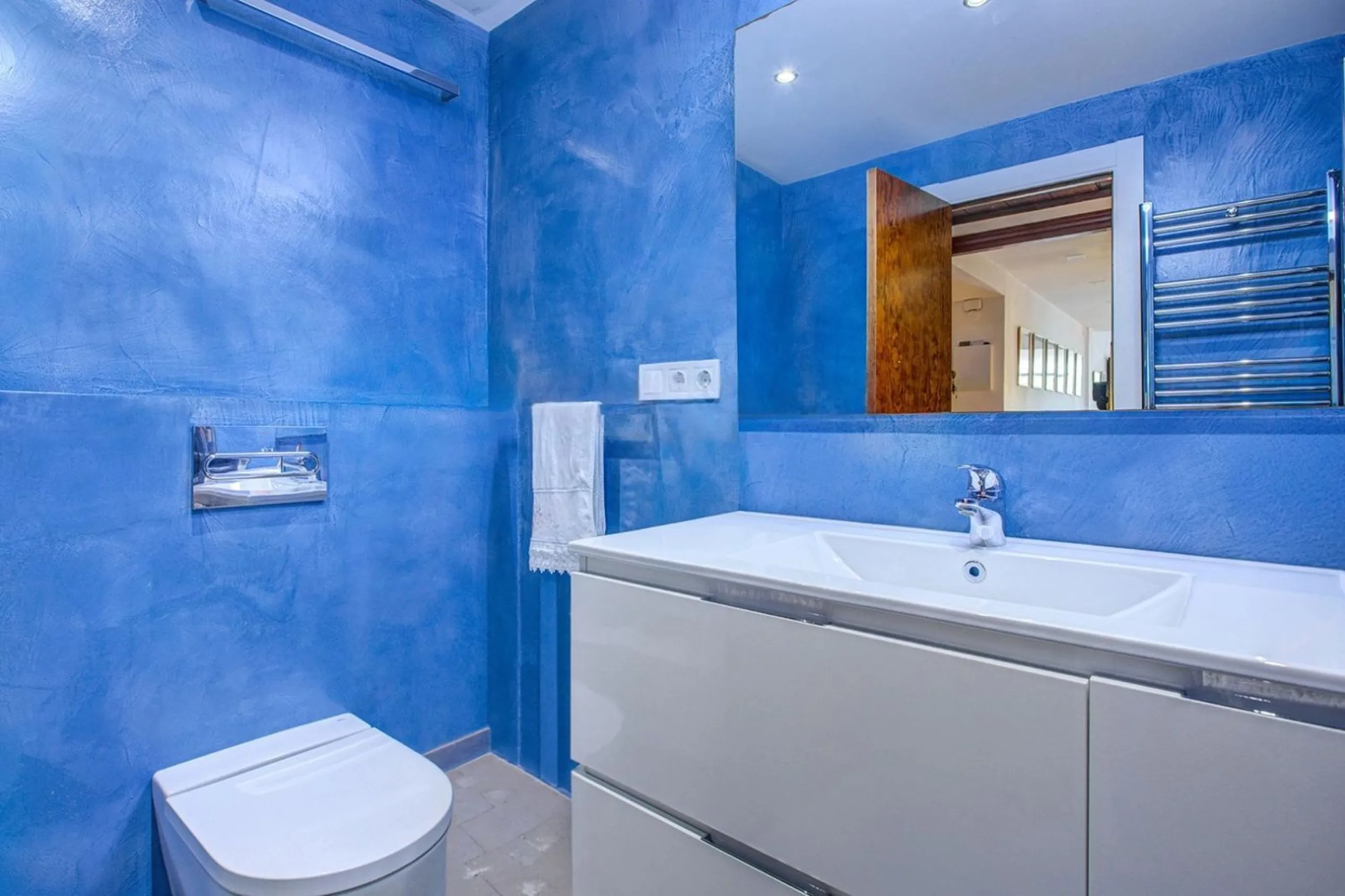 Elegant Renovated Apartment Overlooking Ciutadella Park in Barcelona