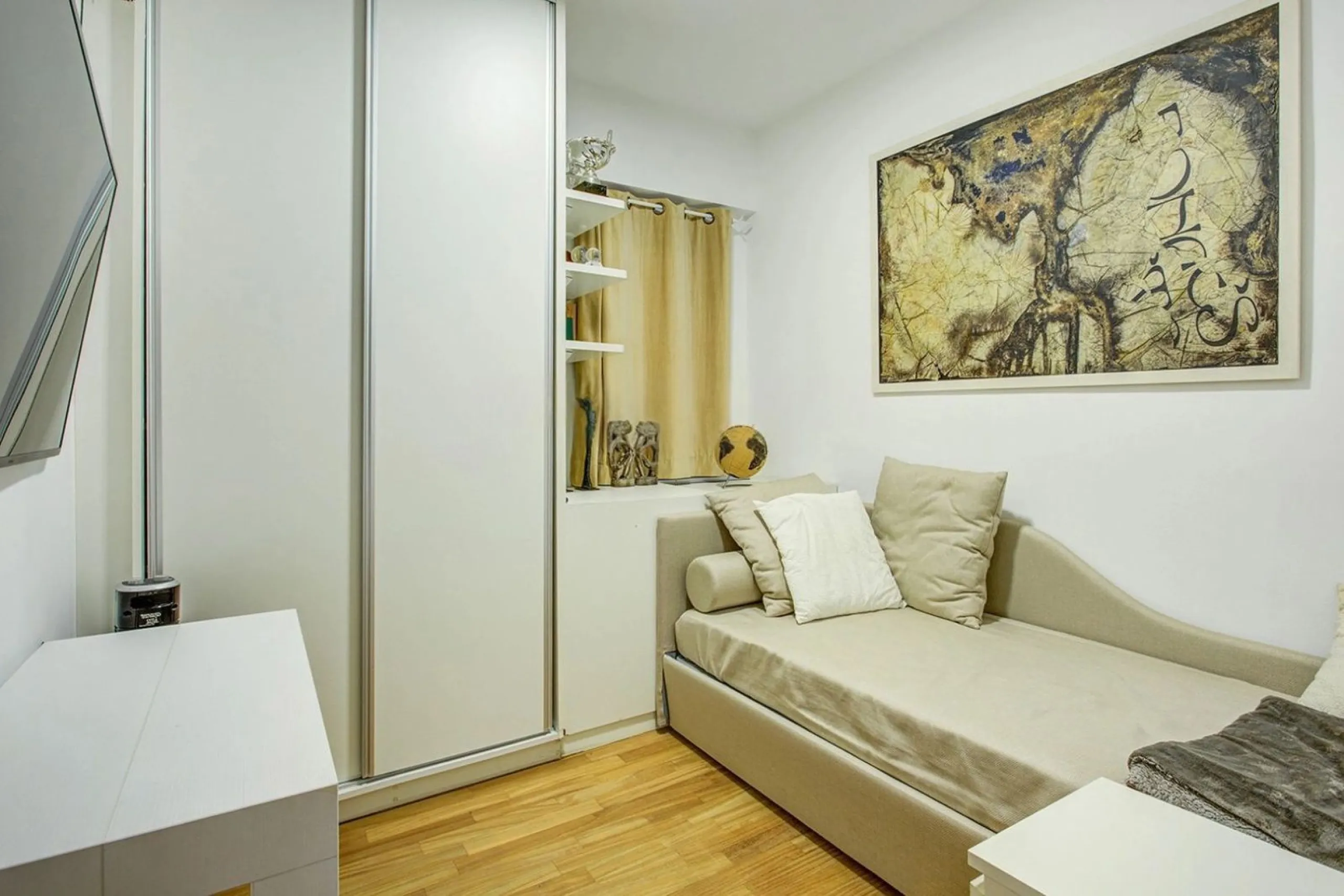 Elegant Renovated Apartment Overlooking Ciutadella Park in Barcelona