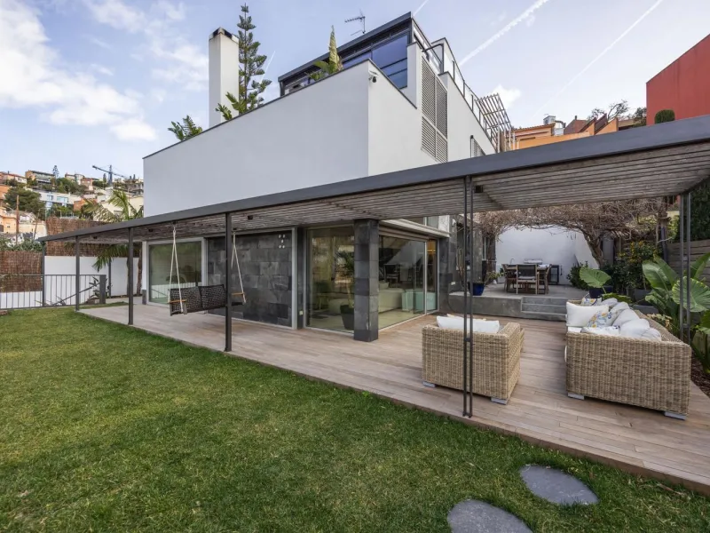 Contemporary Designer Villa with Private Pool in Esplugues de Llobregat, Barcelona