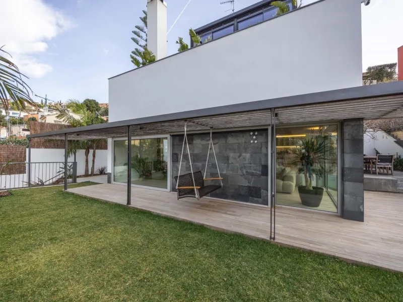 Contemporary Designer Villa with Private Pool in Esplugues de Llobregat, Barcelona