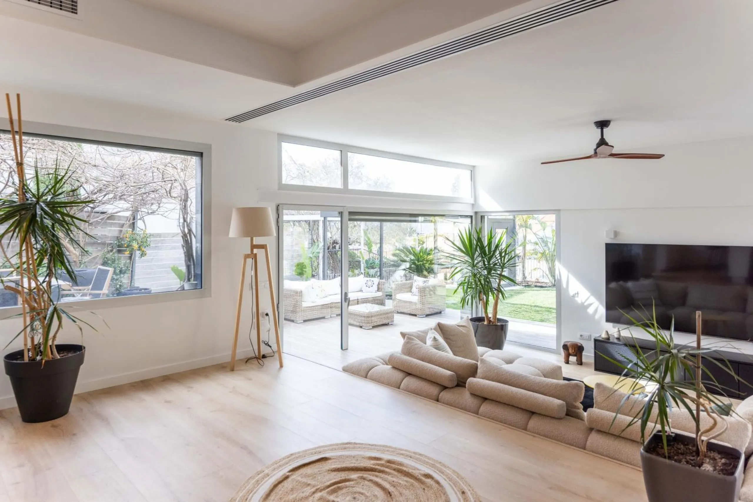 Contemporary Designer Villa with Private Pool in Esplugues de Llobregat, Barcelona