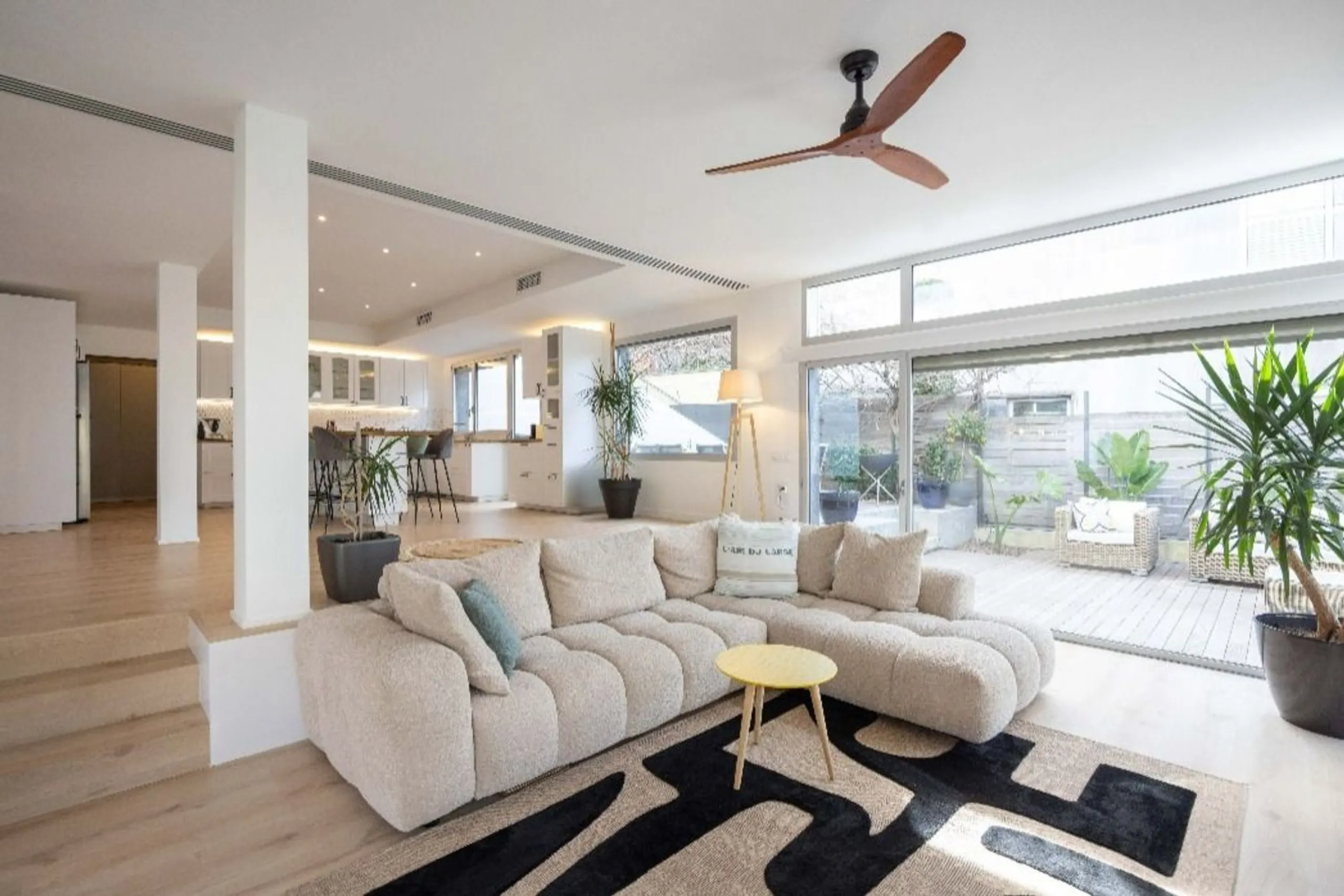 Contemporary Designer Villa with Private Pool in Esplugues de Llobregat, Barcelona