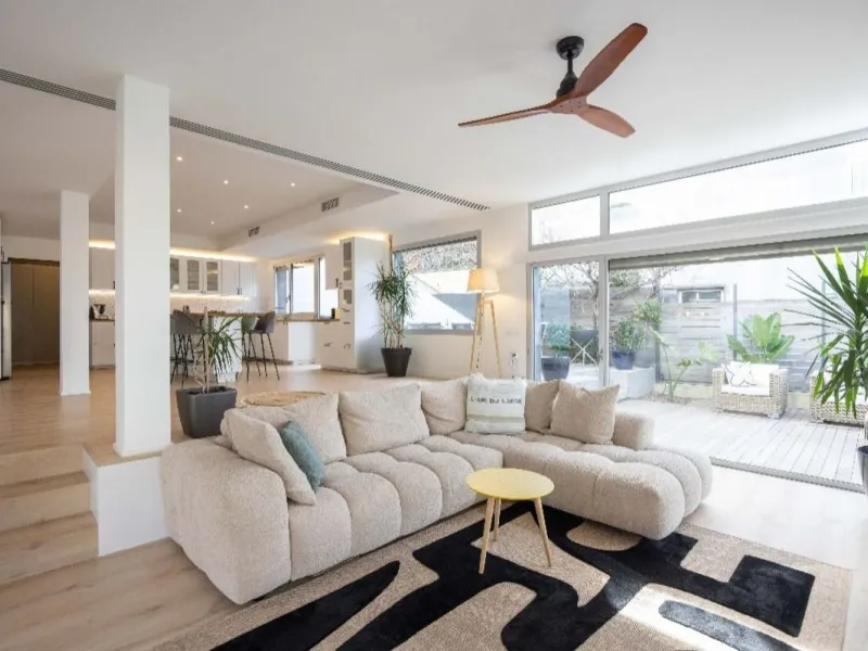 Contemporary Designer Villa with Private Pool in Esplugues de Llobregat, Barcelona