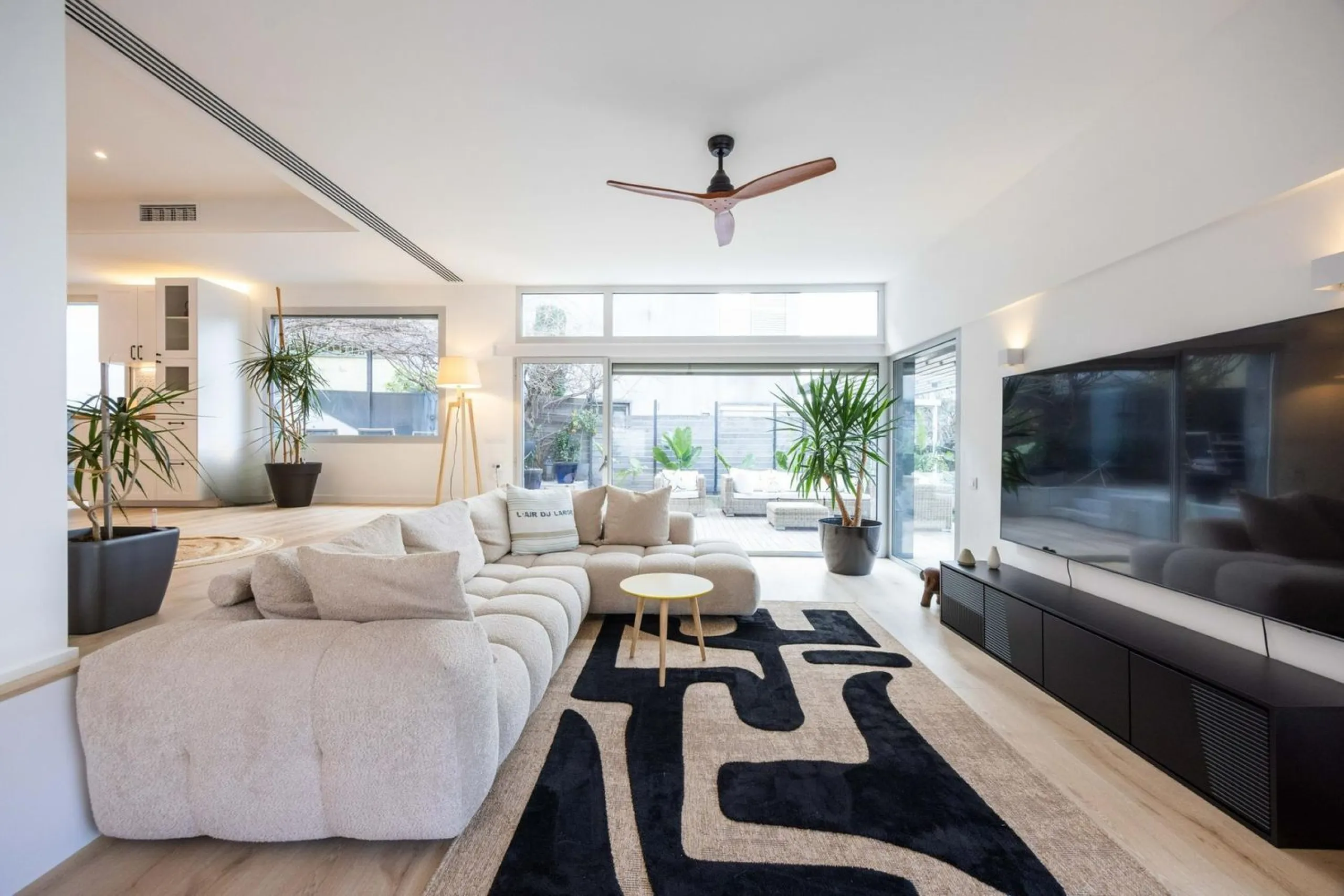 Contemporary Designer Villa with Private Pool in Esplugues de Llobregat, Barcelona