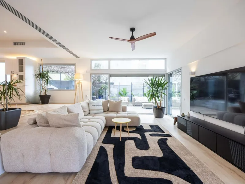 Contemporary Designer Villa with Private Pool in Esplugues de Llobregat, Barcelona