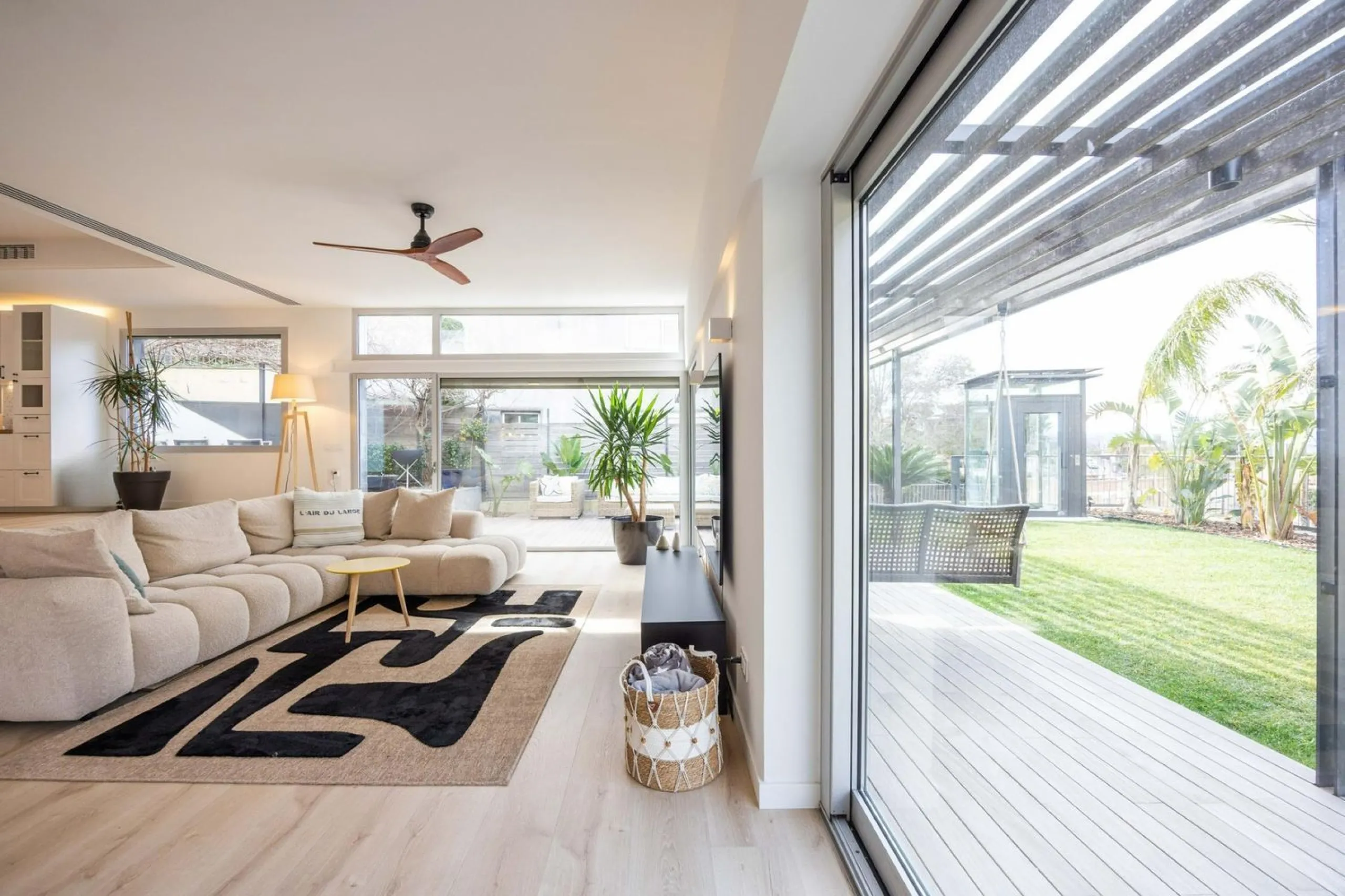 Contemporary Designer Villa with Private Pool in Esplugues de Llobregat, Barcelona