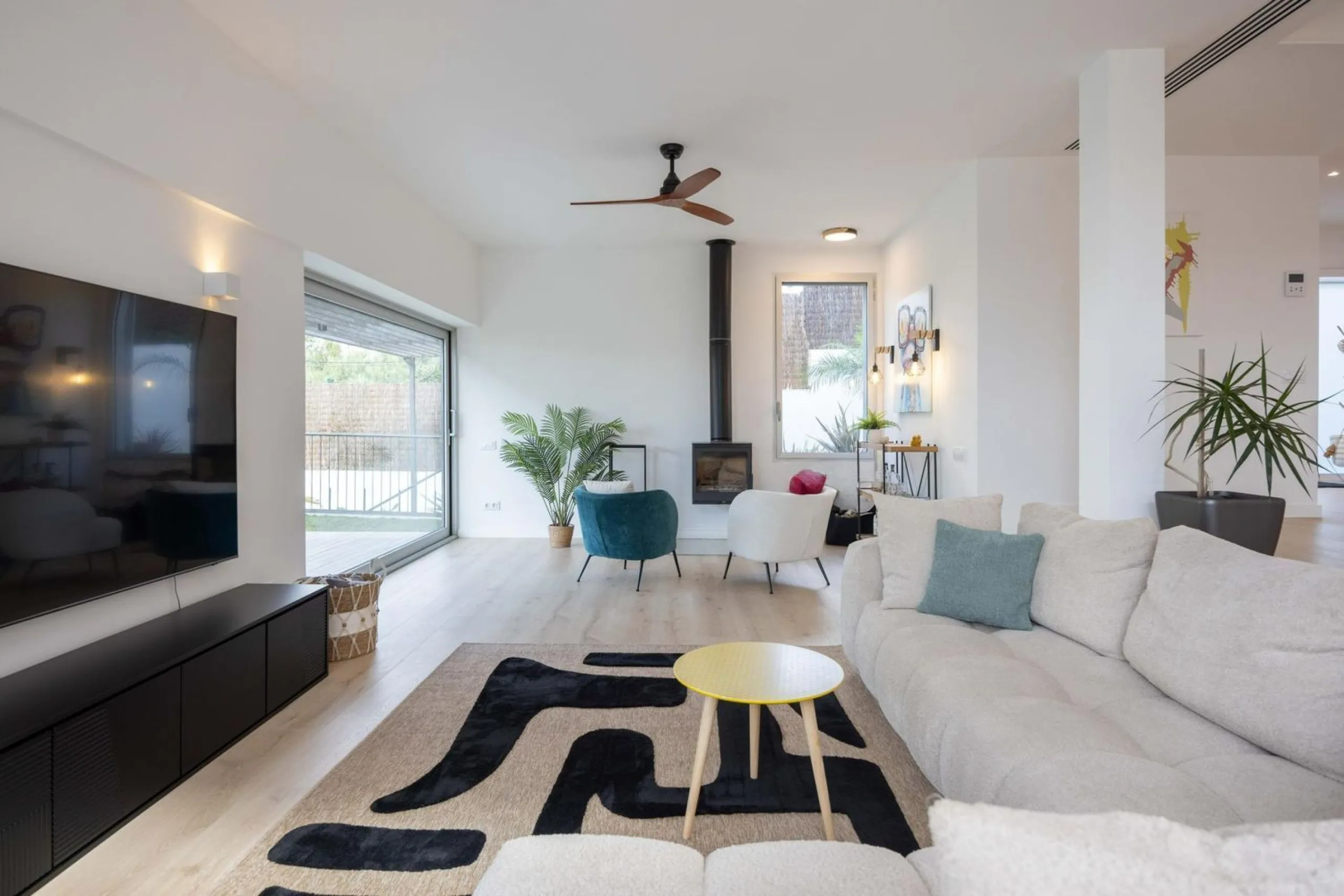 Contemporary Designer Villa with Private Pool in Esplugues de Llobregat, Barcelona