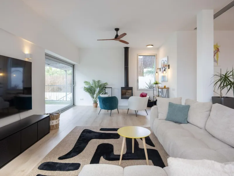 Contemporary Designer Villa with Private Pool in Esplugues de Llobregat, Barcelona