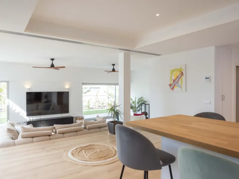 Contemporary Designer Villa with Private Pool in Esplugues de Llobregat, Barcelona